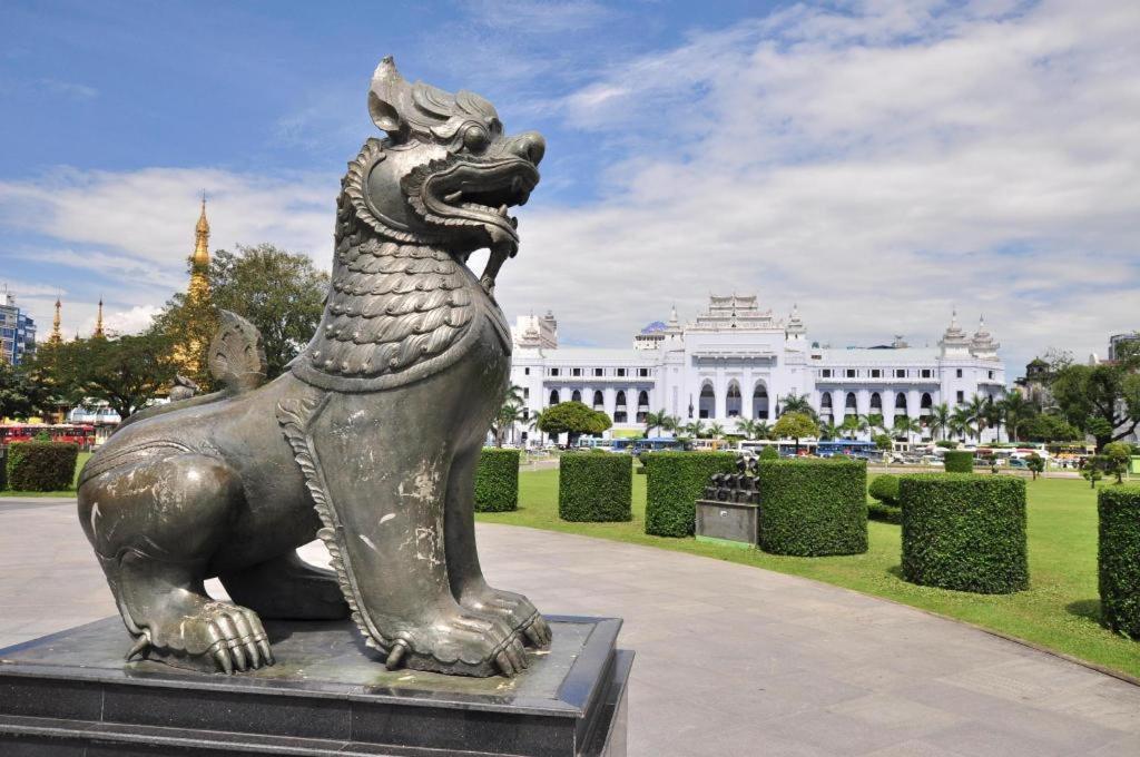 Sanctuary Hotel Янгон Екстер'єр фото