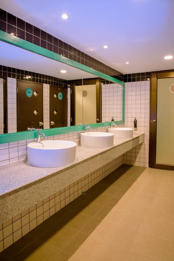 Sanctuary Hotel Янгон Екстер'єр фото